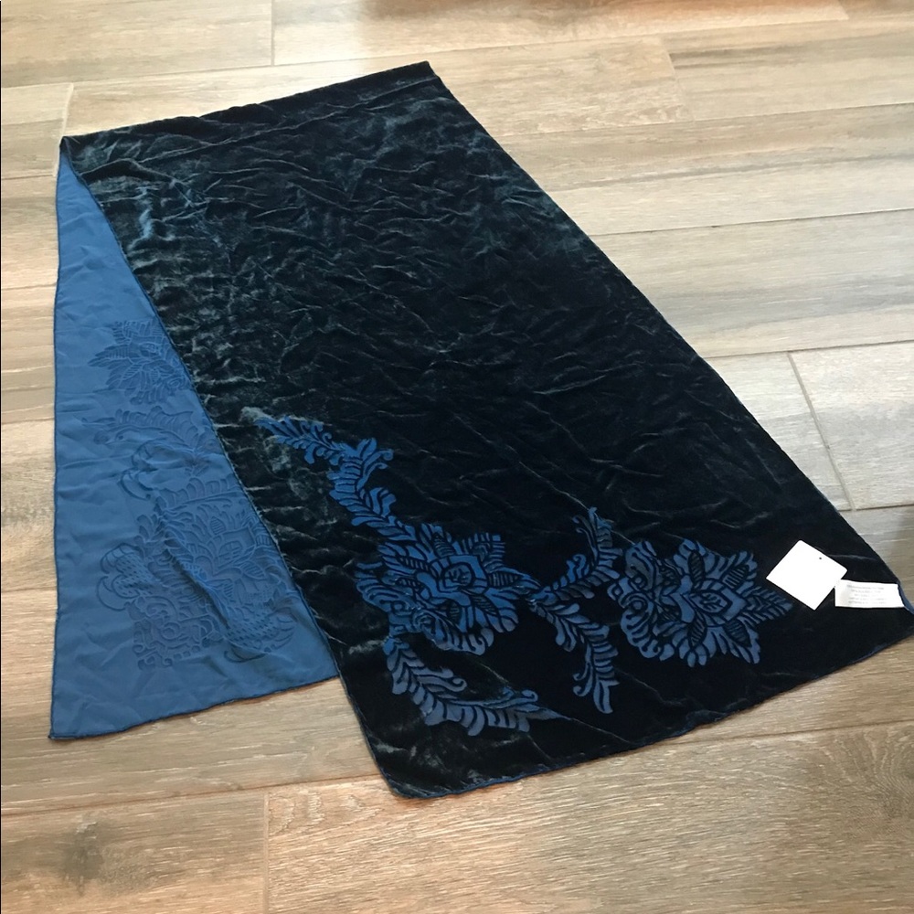 Liz Claiborne scarf